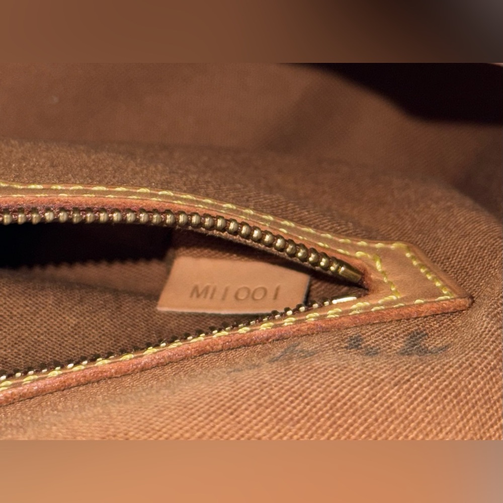 Louis Vuitton Mini Looping Shoulder
Bag (with Box) - Picture 12 of 16